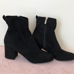 Unisa sz 7.5 short booties chunky heel side zipper